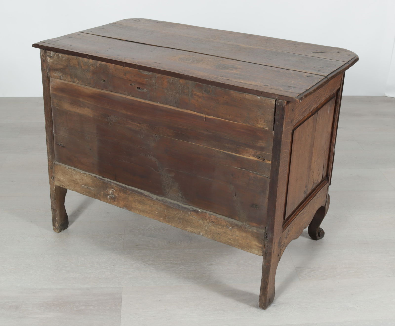 French Provincial Oak Commode - 9