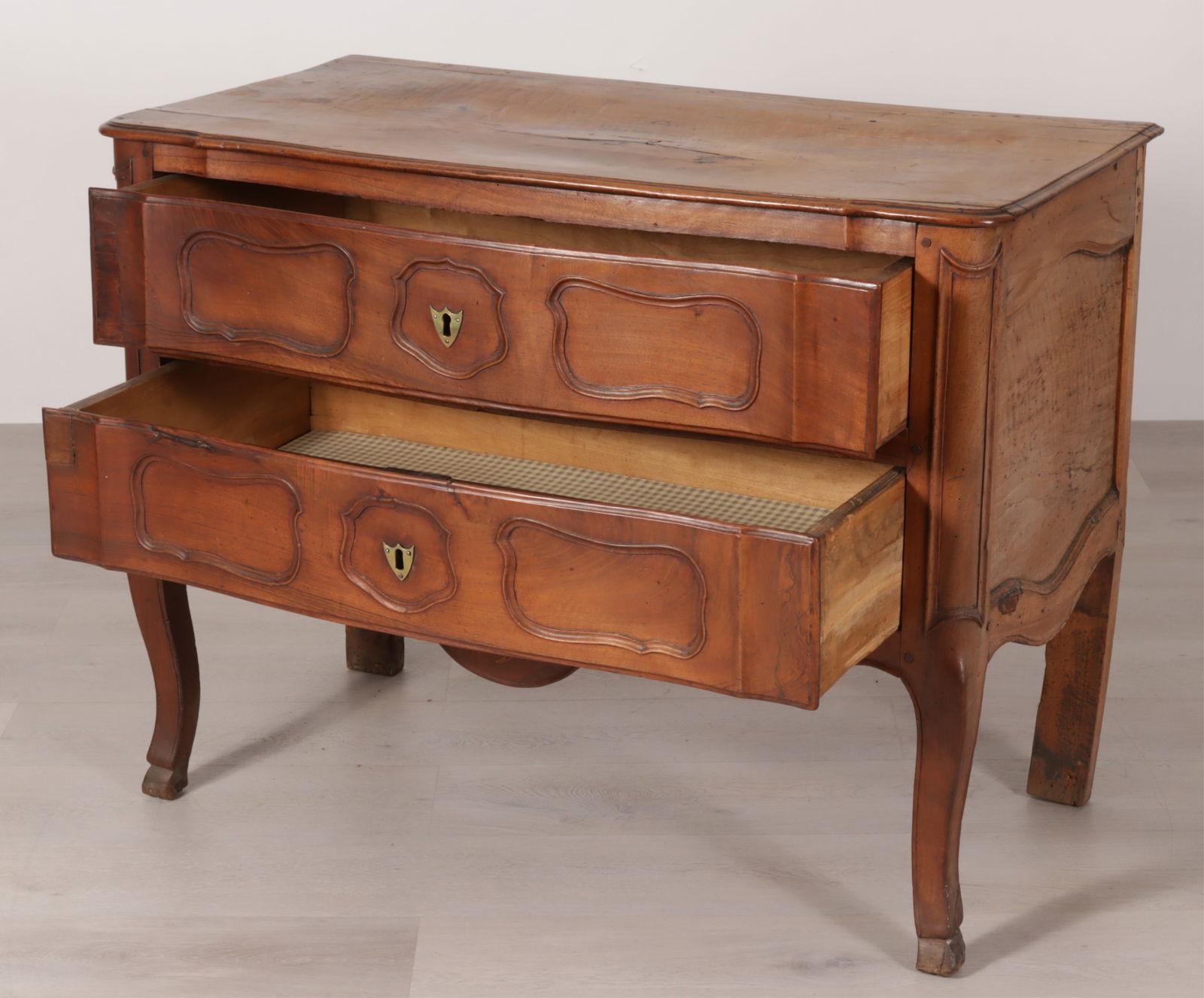 Louis XV Provincial Cherry Commode, 18th C. - 3