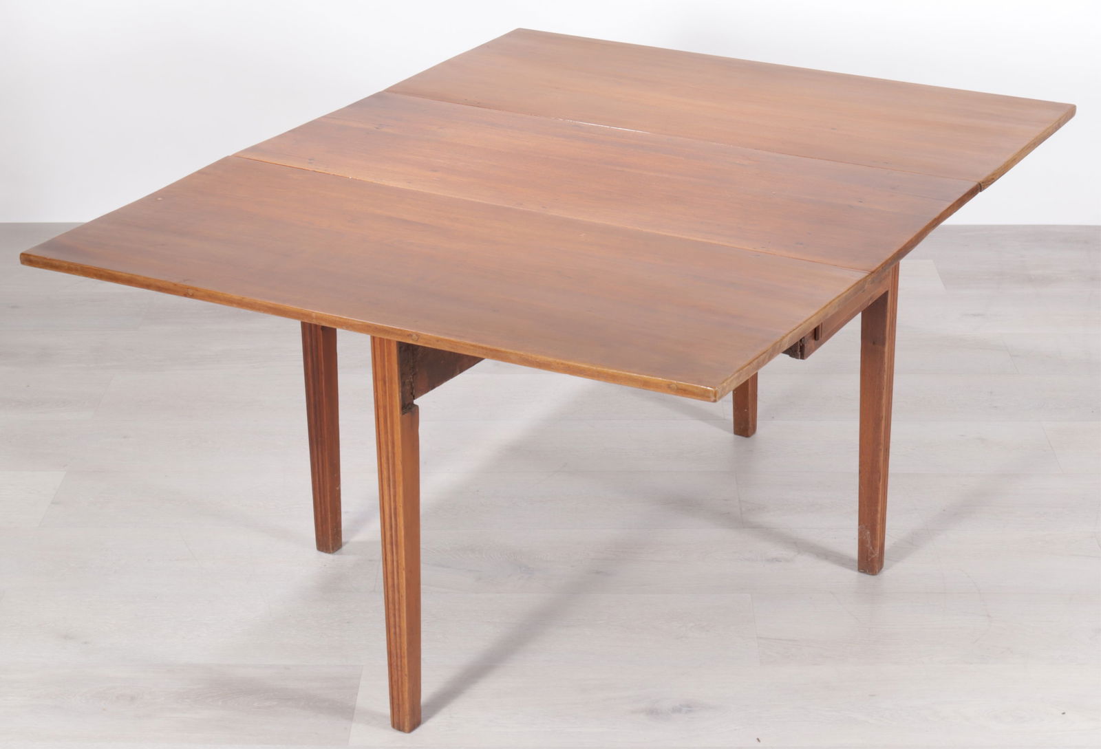 Chippendale Walnut Dropleaf Table, 18th C. - 3