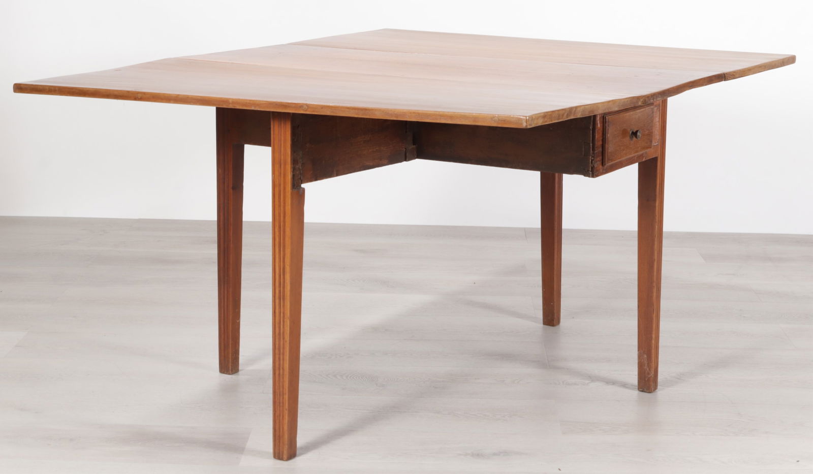 Chippendale Walnut Dropleaf Table, 18th C. - 4