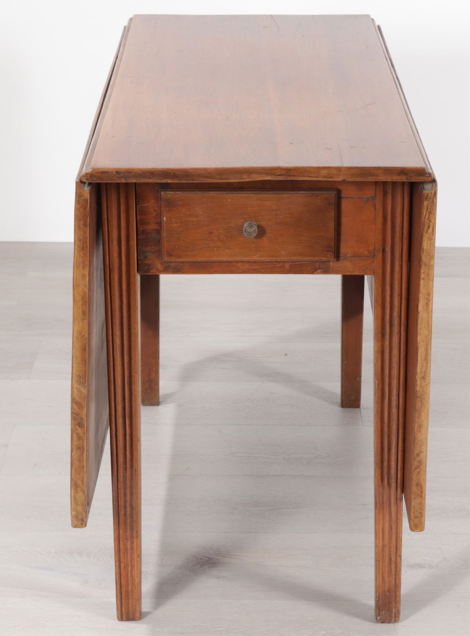 Chippendale Walnut Dropleaf Table, 18th C. - 7