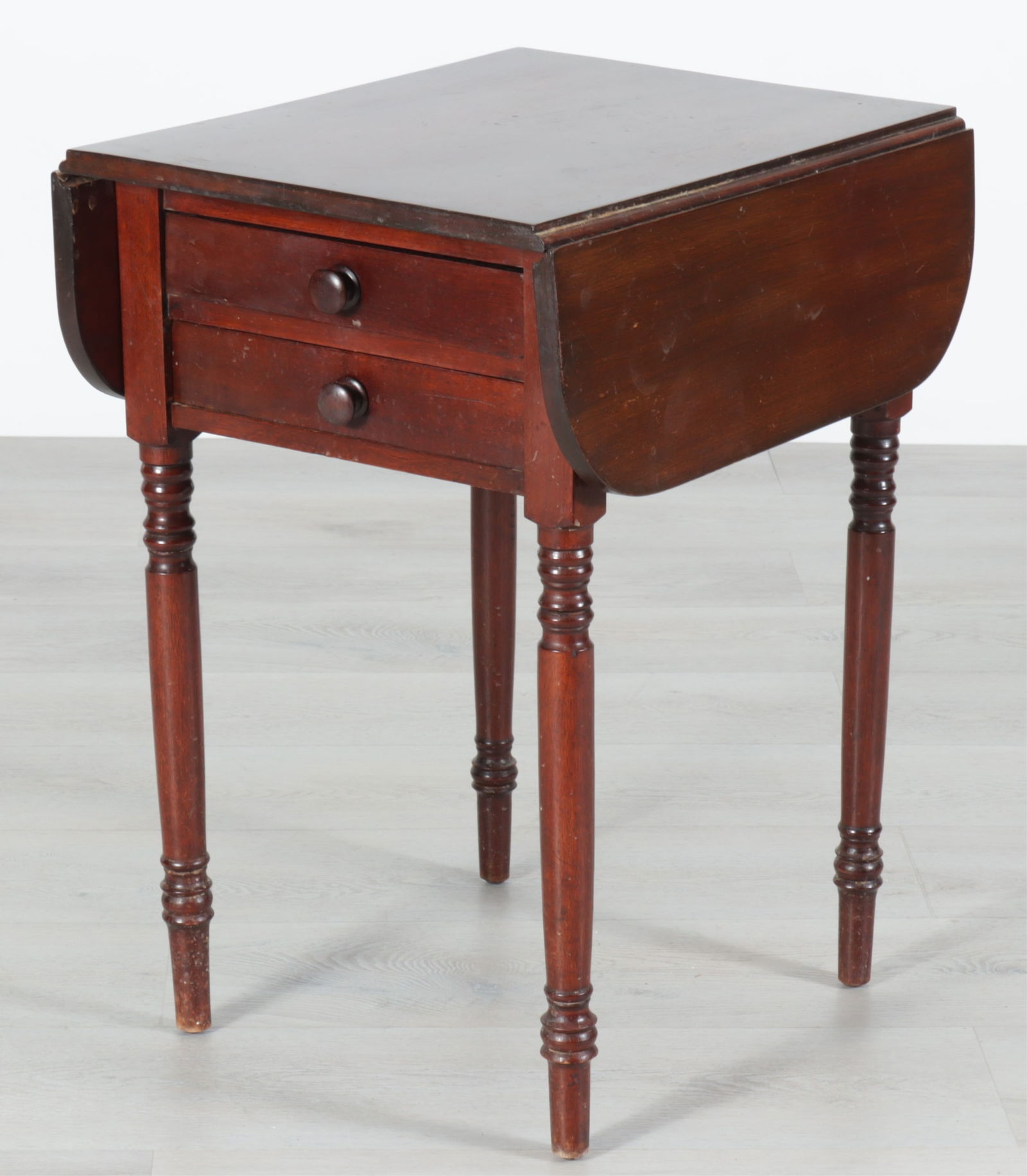 Classical Mahogany Dropleaf Side Table, 19th C. (1 of 7)