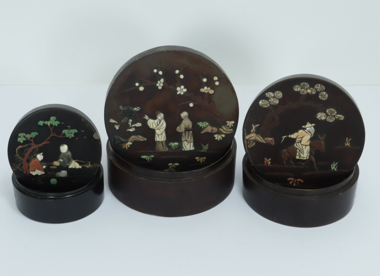 3 Chinese Inlaid Black Lacquer Circular Boxes (1 of 7)