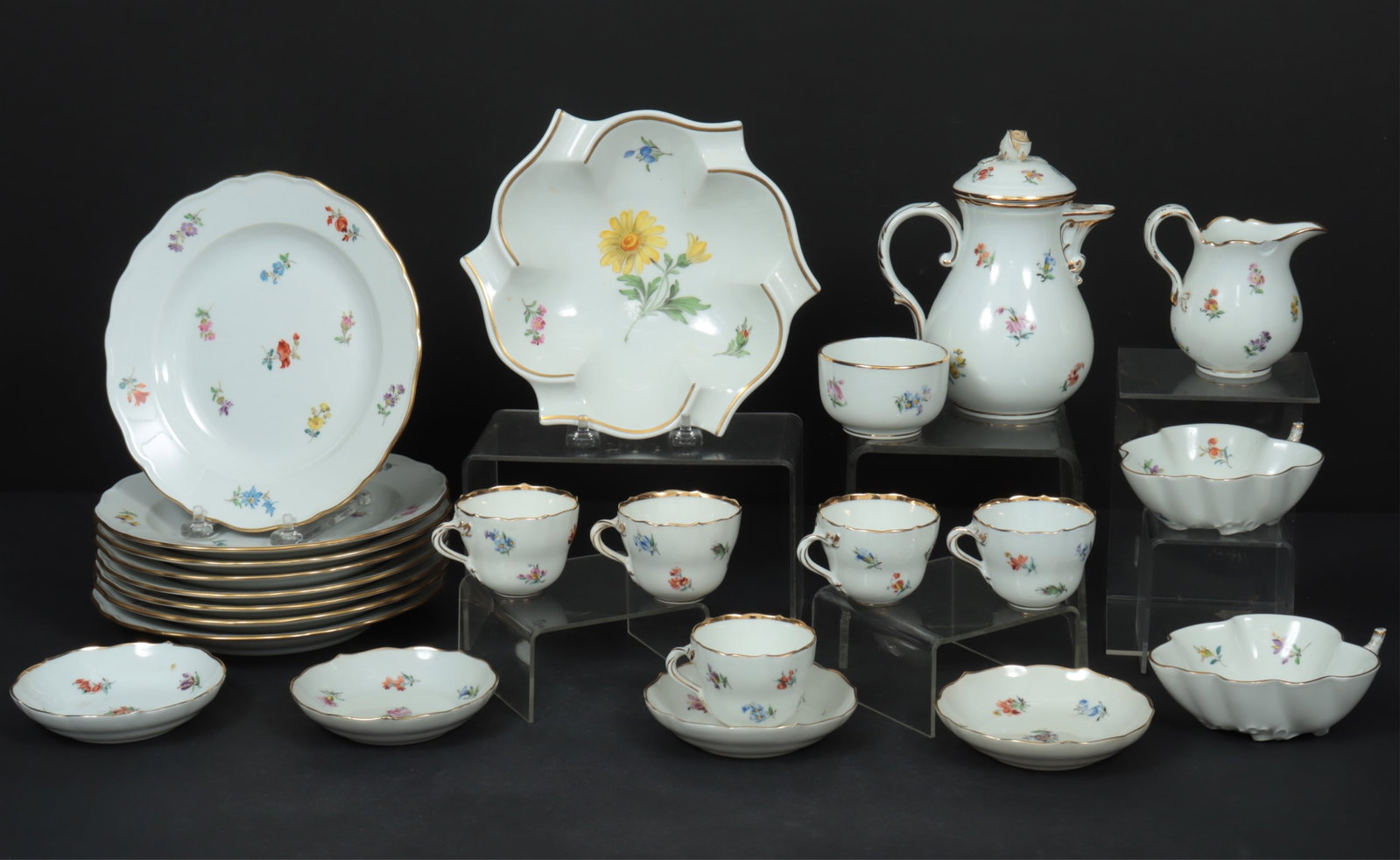 Meissen Scattered Flowers Dessert Service (1 of 8)