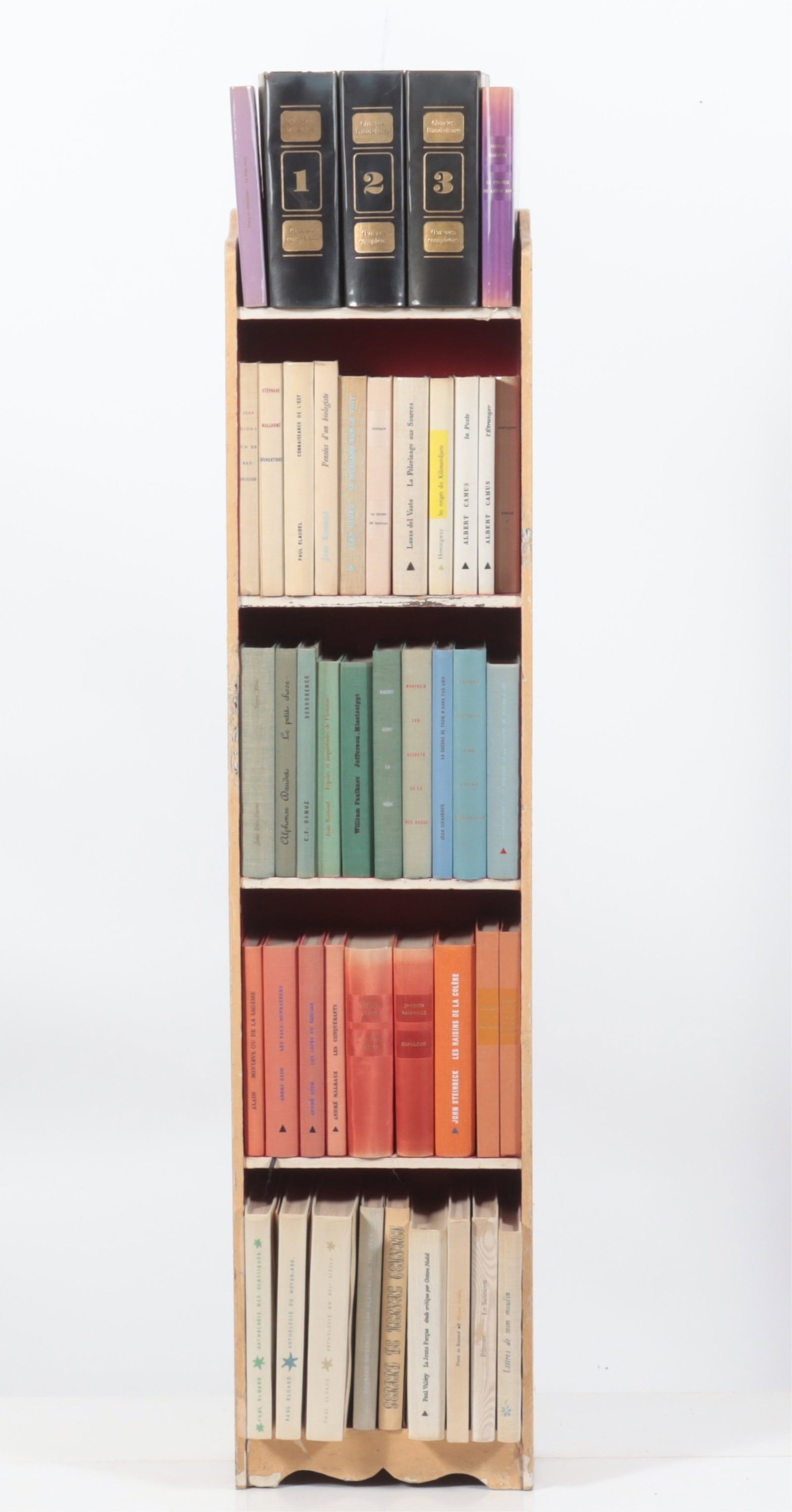 Group of Classic French Literature Books: A collection of 44 volumes of color-matched limited editions from either "Le Club Meilleur Livre" or "Le Club Francais du Livre", c 1950s, including translations of Hemingway and Gorky. Dimensions: La