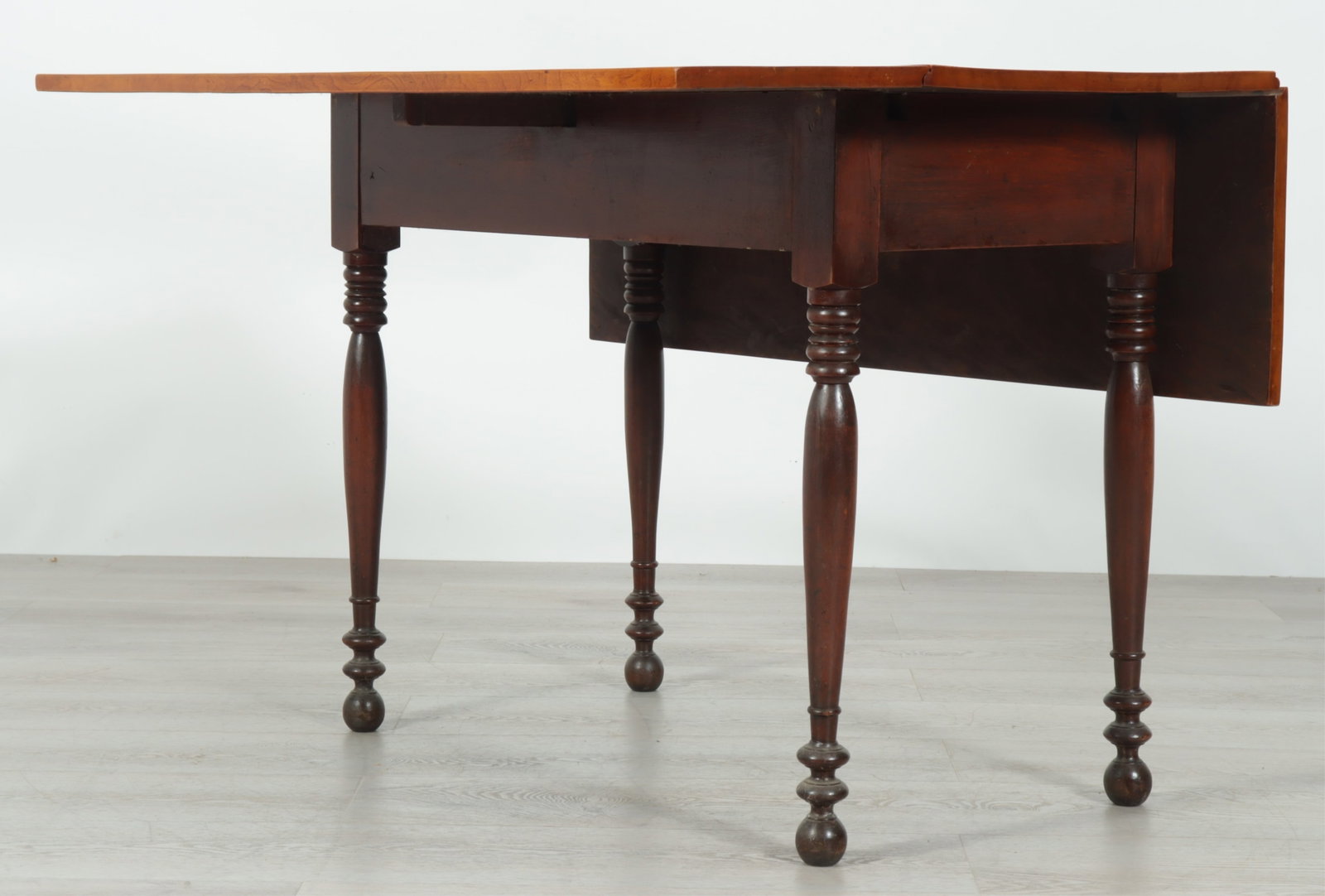 Classical Cherry Dropleaf Table, 19th C. - 4