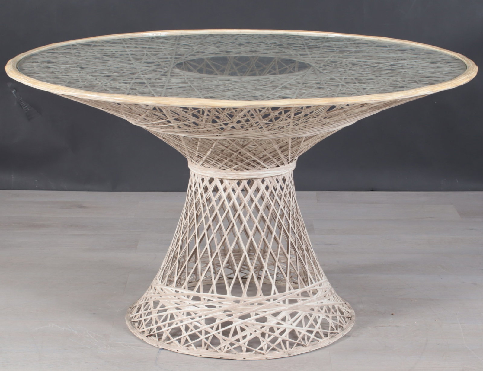 Russell Woodard Spun Fiberglass Table (1 of 5)