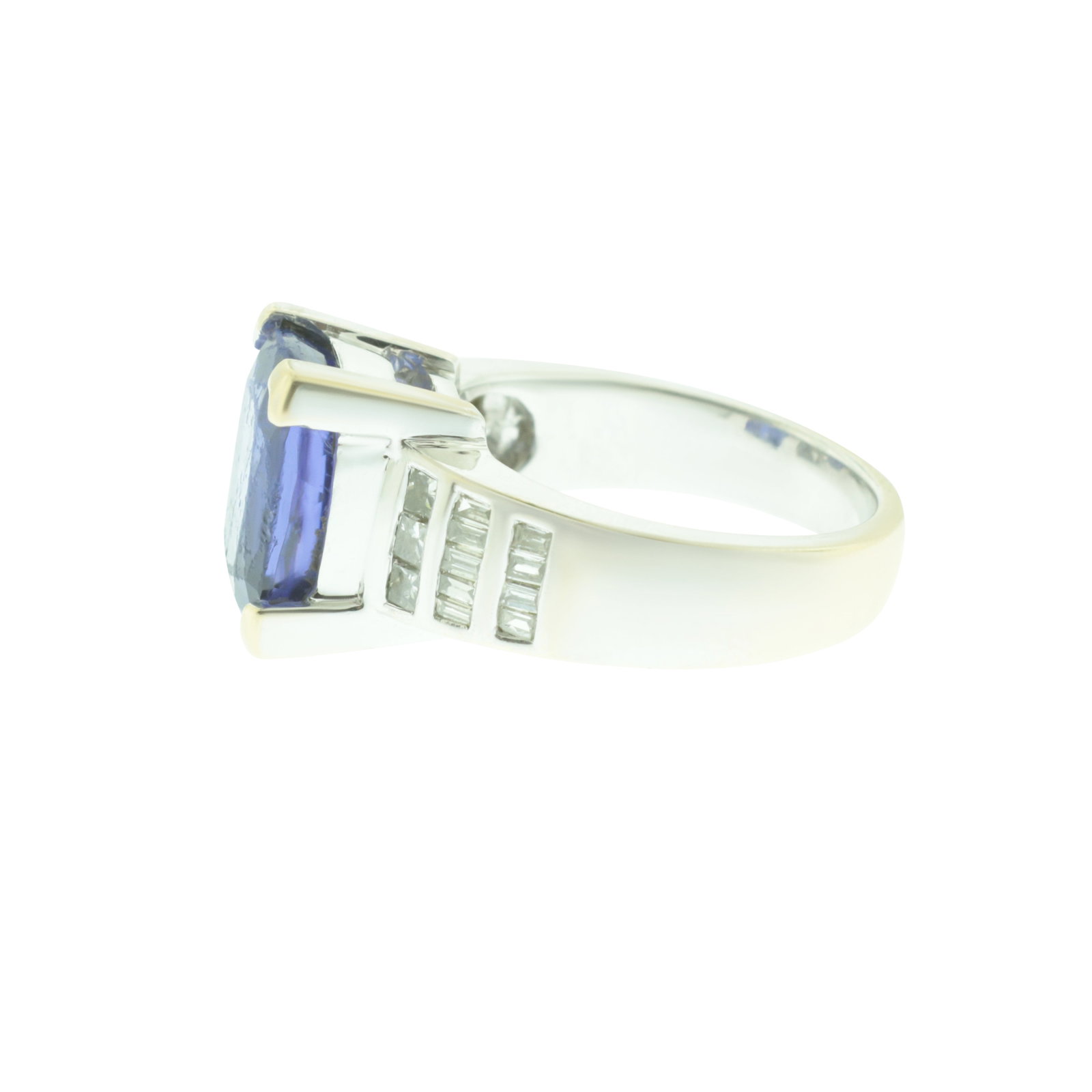 Tanzanite and Diamond Ring - 5