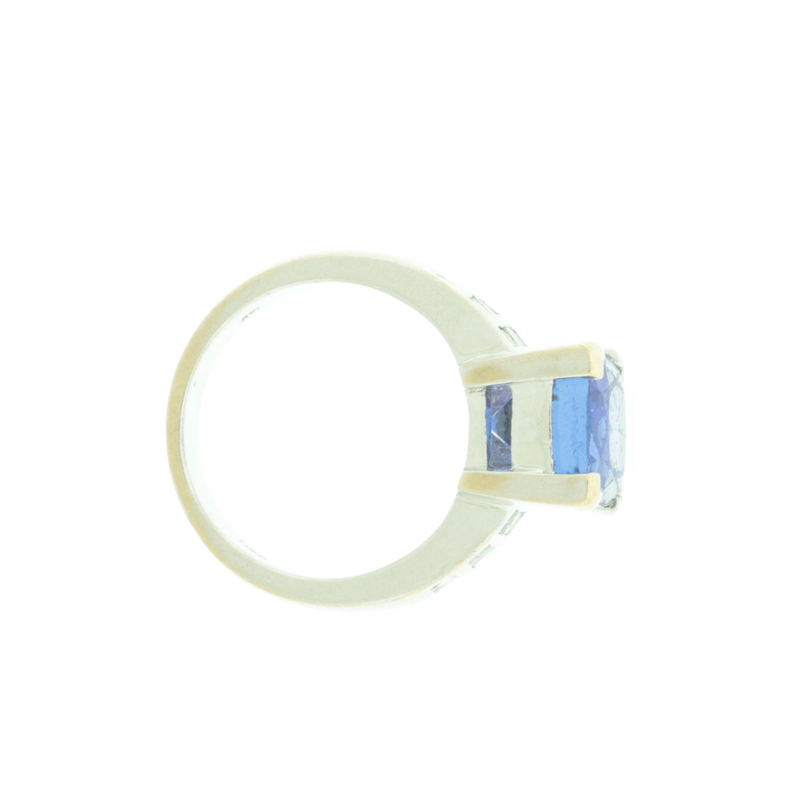 Tanzanite and Diamond Ring - 6
