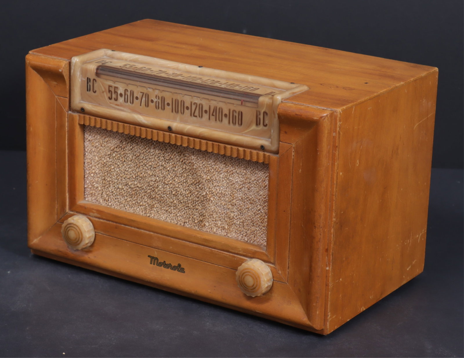 Motorola Radio Model 67X13: Motorola Radio Model 67X13. Red Oak Case, circa 1947 12.25" L x 8" D x 8" H