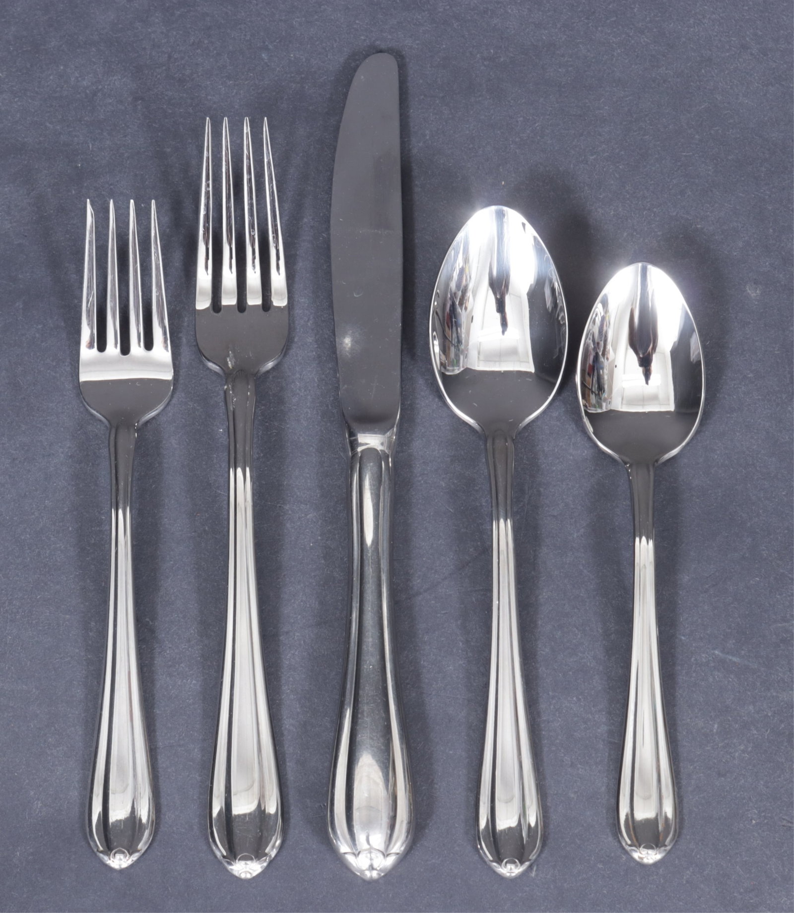 Gorham Stainless Steel Flatware Service, 120 pcs: A large 120-piece Gorham stainless steel flatware service. Comprising: 18 dinner forks, 30 salad forks, 30 teaspoons, 18 tablespoons, 18 knives. Serving pieces comprising: three serving spoons, one sl