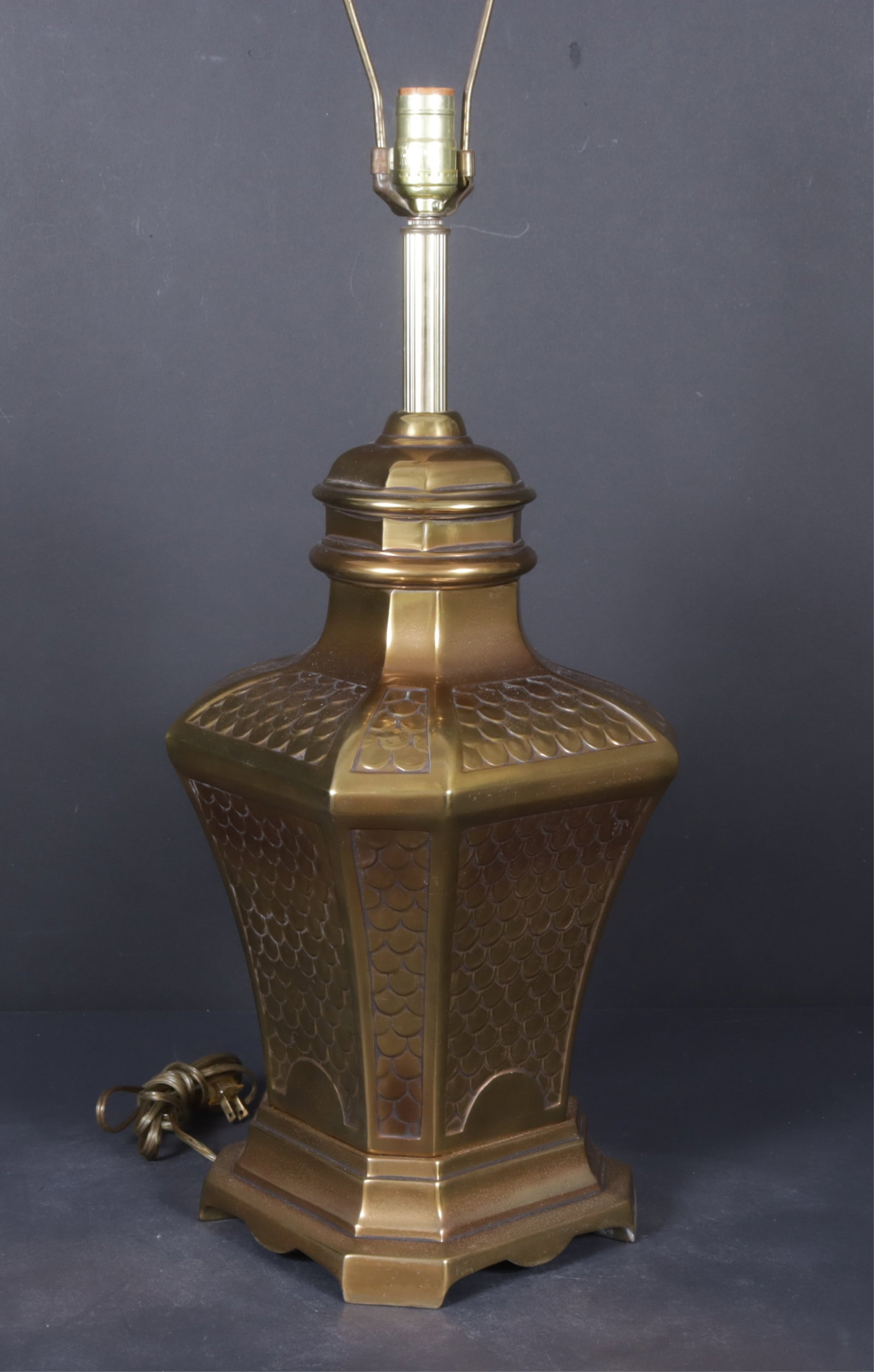 Hollywood Regency Asian Style Metal Table Lamp: Hollywood Regency Asian inspired copper finished brass table lamp, scallop scale motif 35 top of finial x 10 W