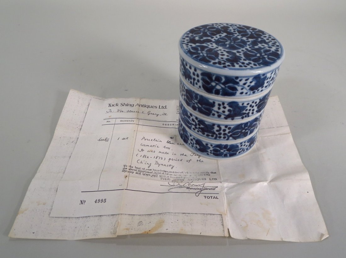 Chinese blue and white porcelain container, 19th C. (1 of 6)