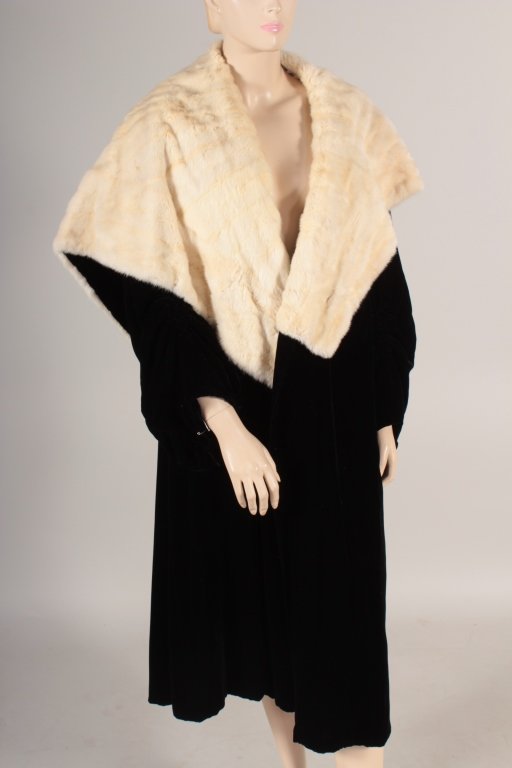 Vintage Black Velvet Coat with Fur Collar, c.1930 (1 of 4)