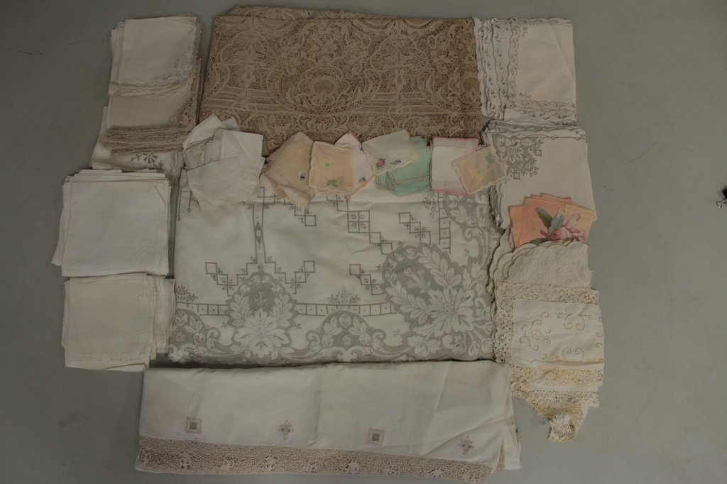 Vintage Table Linens (1 of 5)
