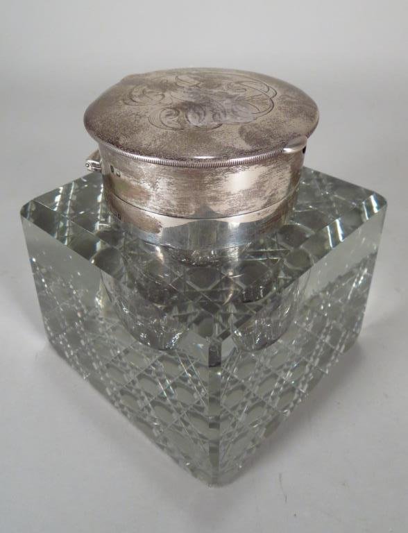 Mark Cross Sterling Topped Inkwell: Mark Cross Sterling Topped Inkwell,top detached, base chipped. Hallmarked Birmingham 1905(RoCKY9325) Measurements: Condition: