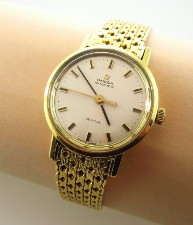 18K Omega Ladies Wristwatch (1 of 6)