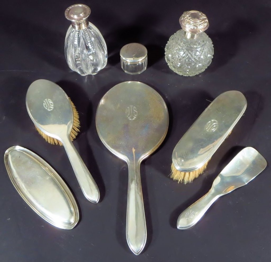 Group of Sterling Silver Dresser Articles 20th C (1 of 5)