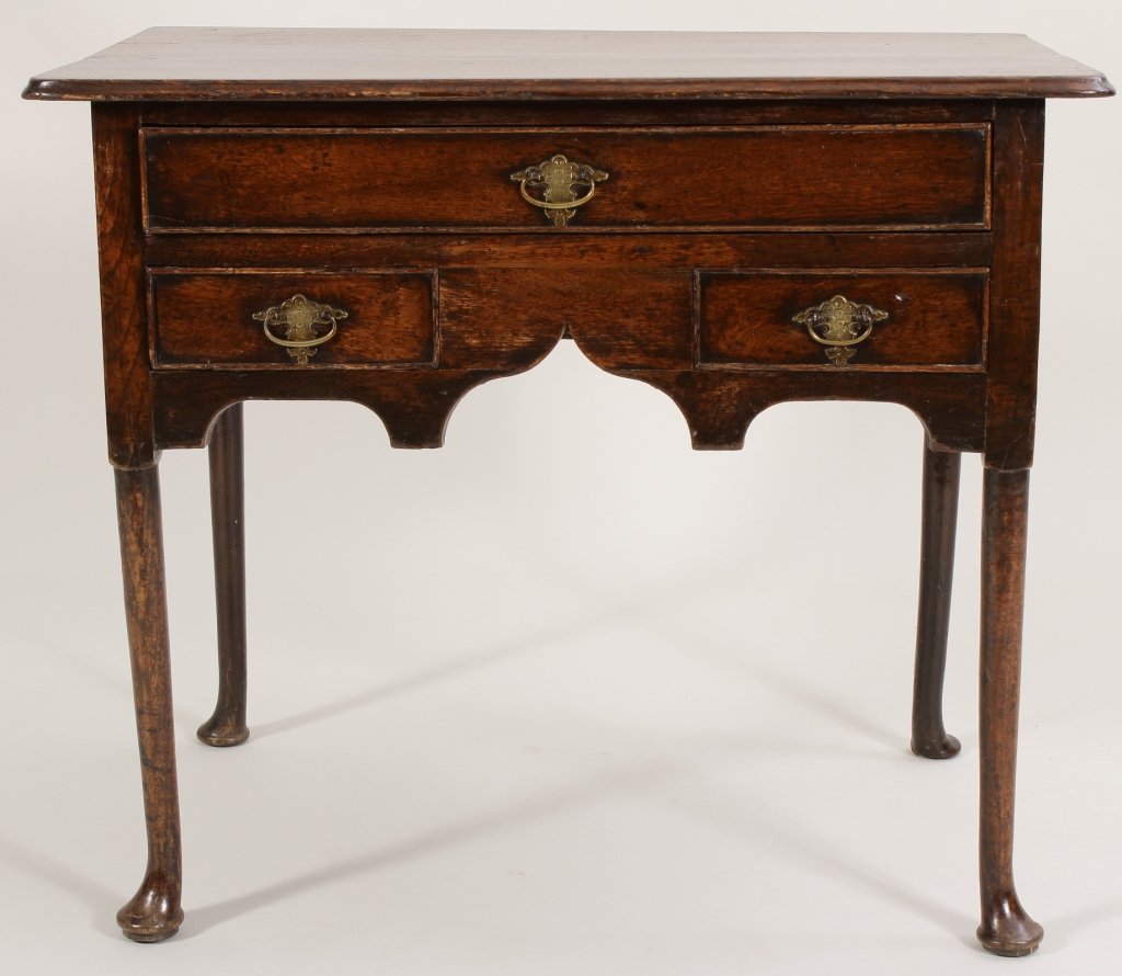 Queen Anne Oak Dressing Table, 18th C. (1 of 8)