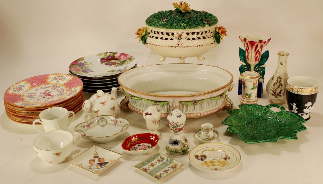 Group of Porcelain, incl. Bowls, Plates, Vases, Etc. (1 of 7)