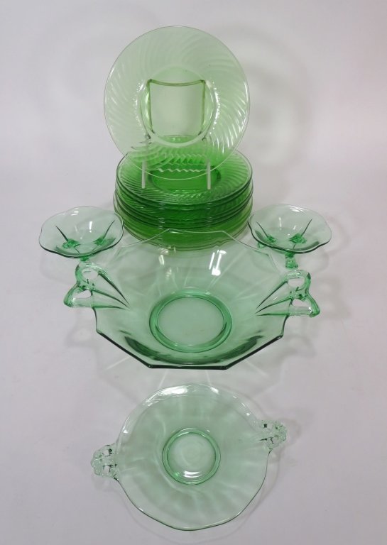 16 Pieces of Various Green Glass Tableware (1 of 5)