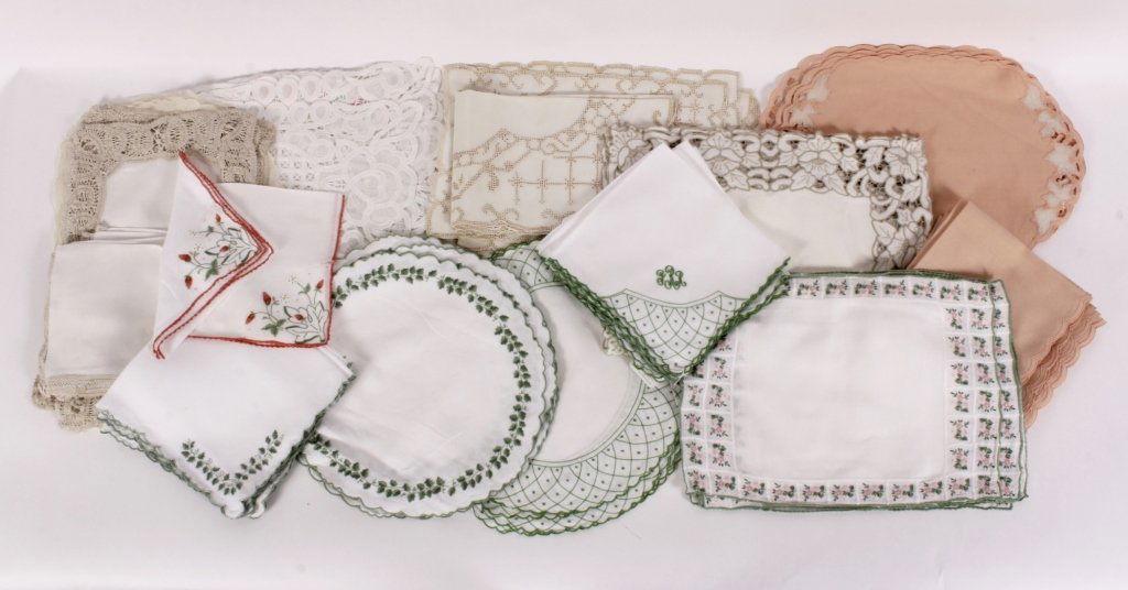 Large Lot of Place Mat Sets & Napkins (1 of 5)