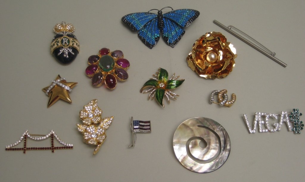 Costume Imperial Egg Pin & Others (1 of 6)