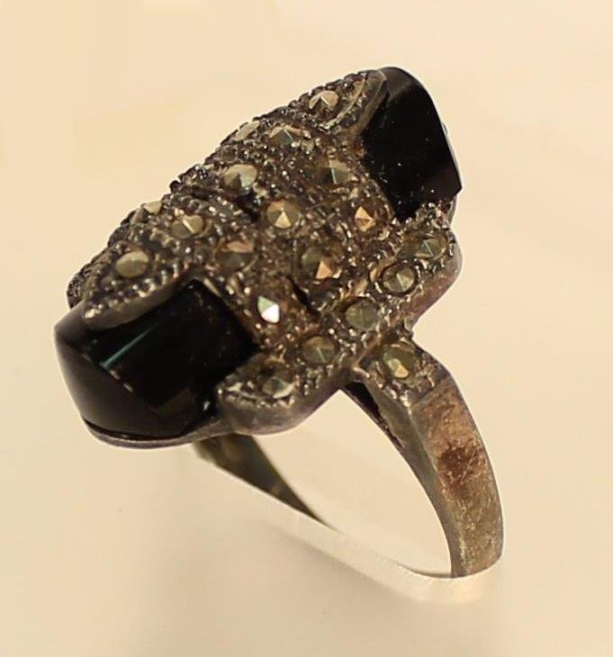 Vintage Sterling Silver Onyx and Marcasite Ring (1 of 6)