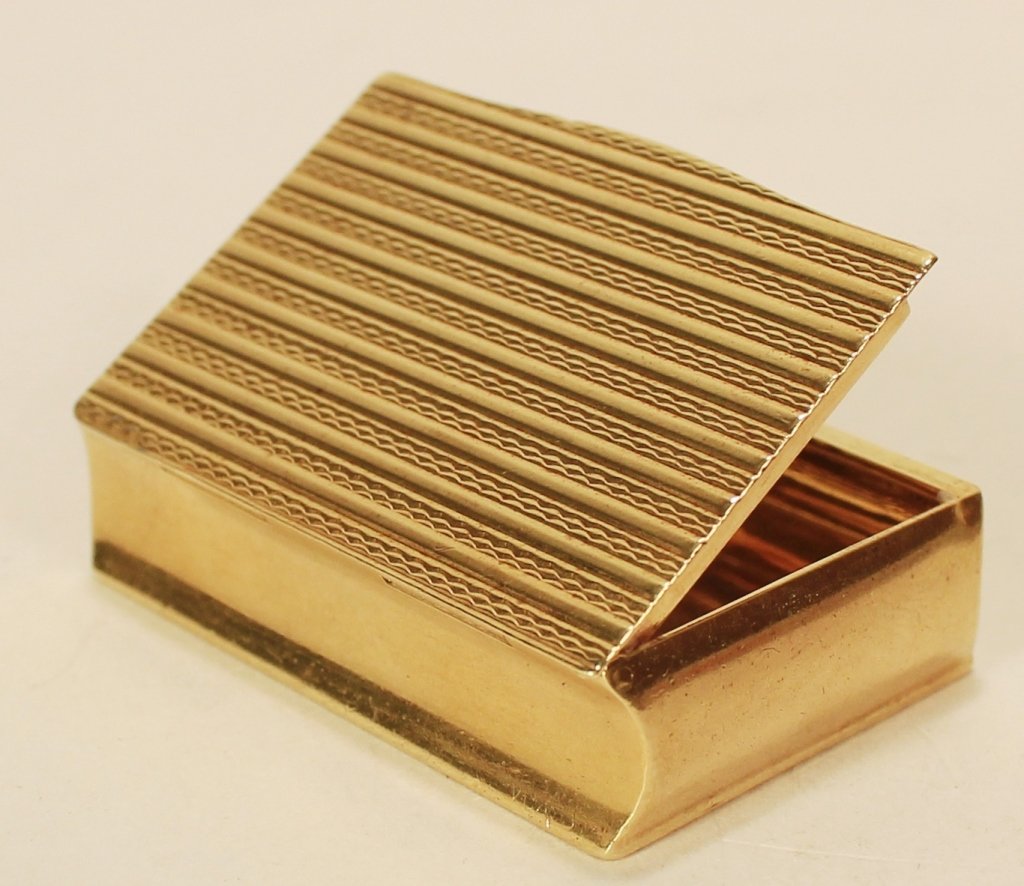 Van Cleef & Arpel 18k Gold Box: Van Cleef & Arpel 18k Gold Box. Made in Italy, 18.3 dwt. (SBAR4503)(WT) Measurements: 1 3/4" x 1 1/8"