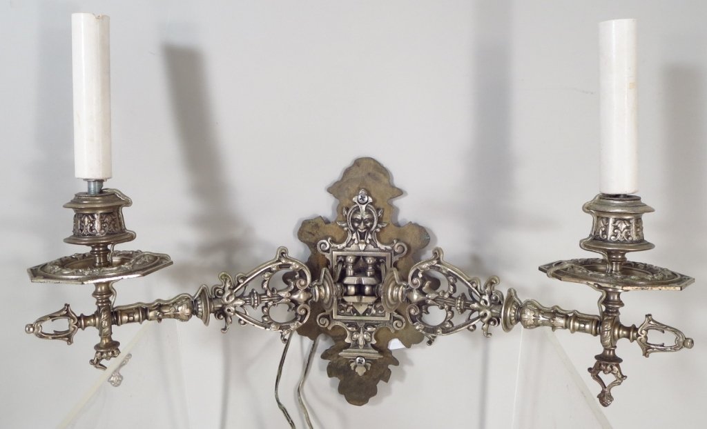 Adjustable 2 Arm Metal Wall Sconce. (1 of 5)