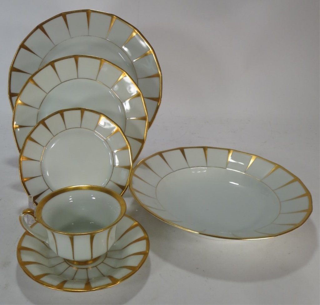 Set 100+ Furstenberg Dinner Service Gilt 20th C.: Set 100+ Furstenberg Dinner Service Gilt, German, 20th C. Comprises: coffeepot, teapot , creamer & sugar, 23 dinner plates, 16 soup bowls, 35 dessert plates, 15 cups & 17 saucers, 2 tureens, 1 charger