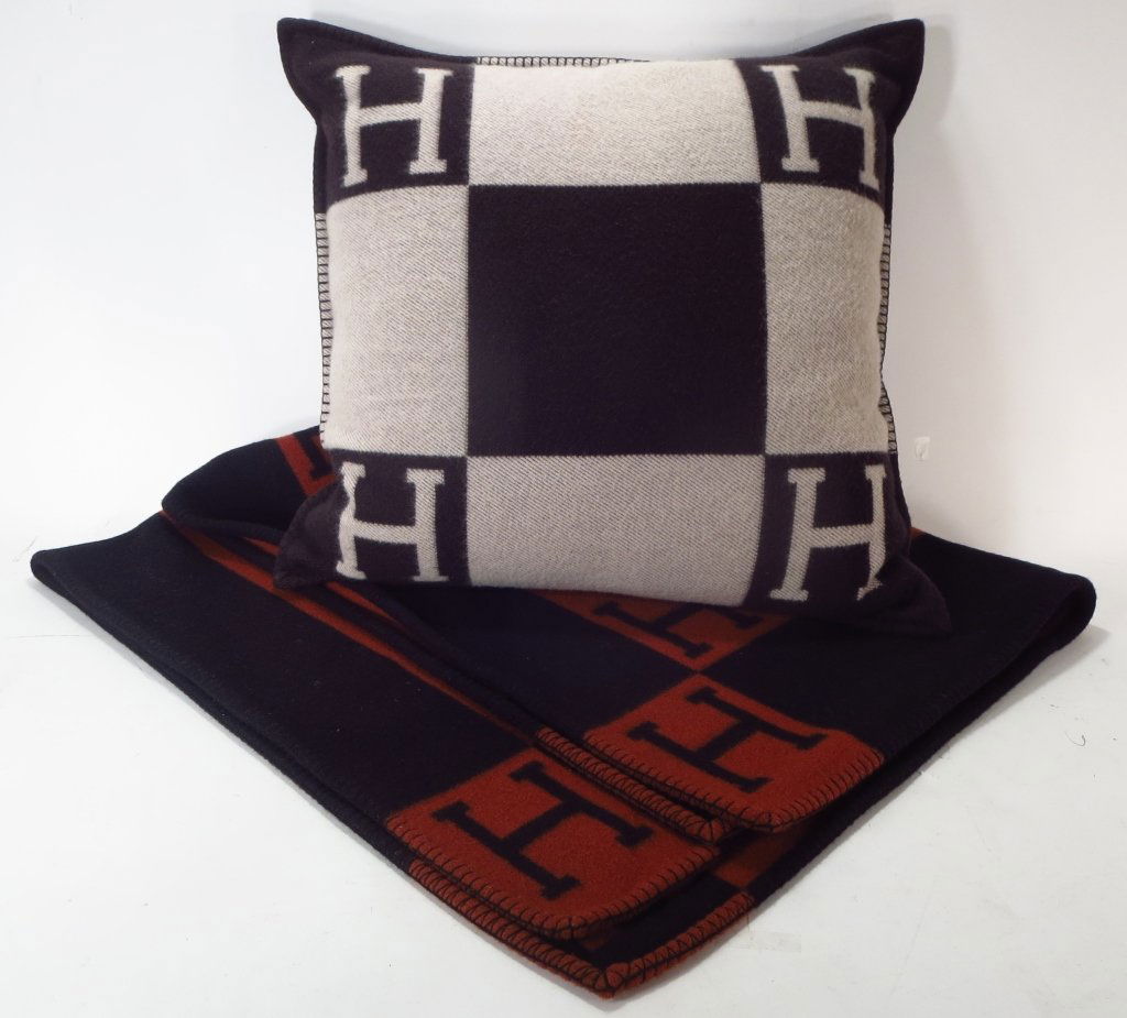 Hermes Blanket & Avalon Pillow (1 of 5)