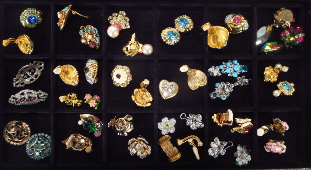 Lot of 22 Costume Clip Earrings (1 of 4)