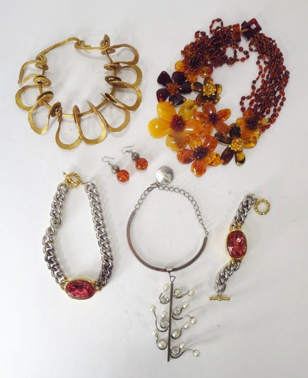 Mid-Cent Modern & Contemp. Amber Necklace (1 of 6)