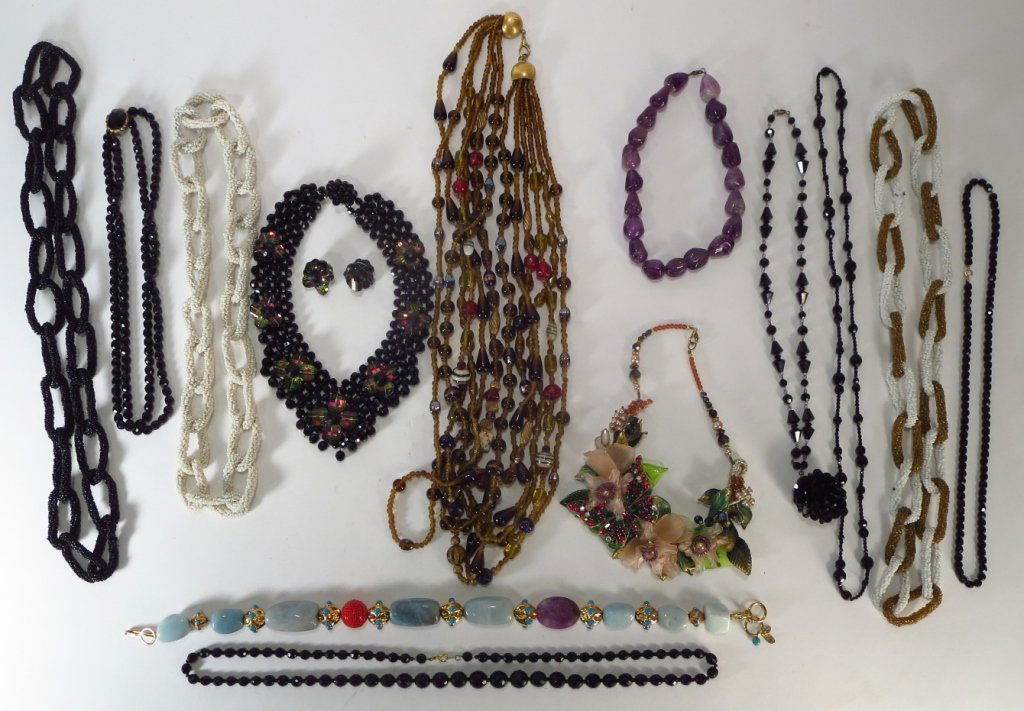 Lot of Costume Beaded Necklaces (1 of 6)