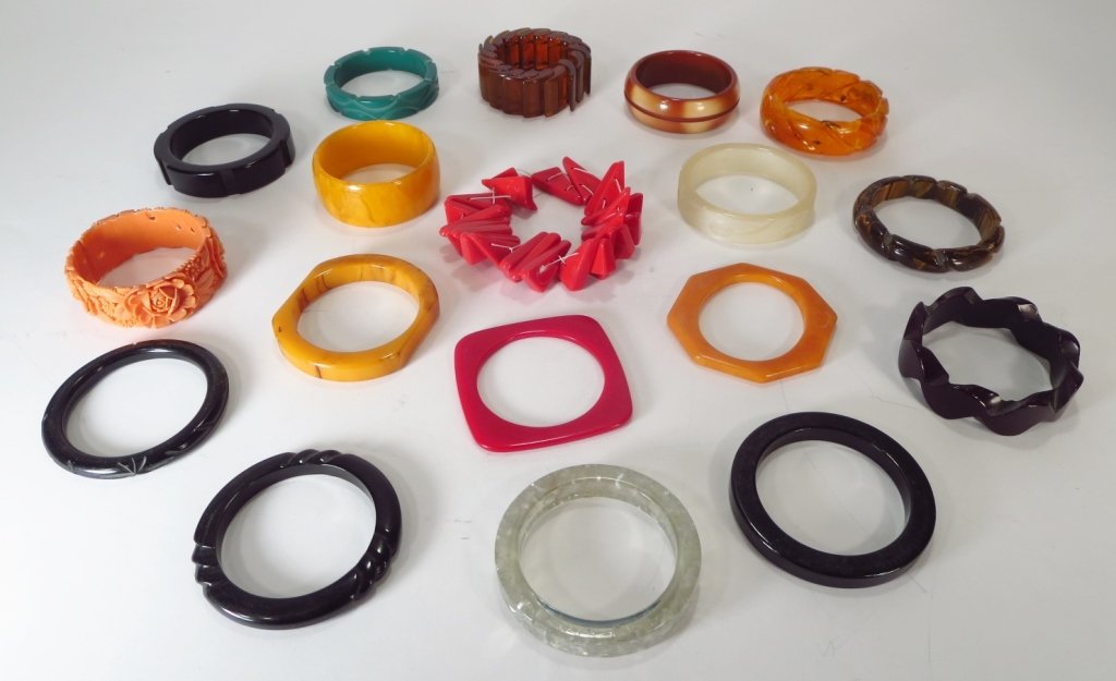 Bakelite & Other Bracelets: 18 bracelets, some bakelite. Molded, carved and triangular, beaded. (SHER8831/18) {KR} Measurements: Various