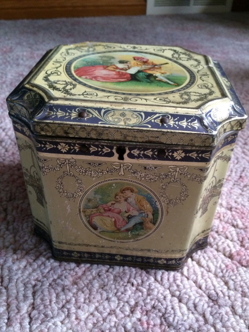 Riley's Toffee Tin: RIley's Toffee Tin. Good colour and condition. Complete with lock and key to thwart toffee thieves.