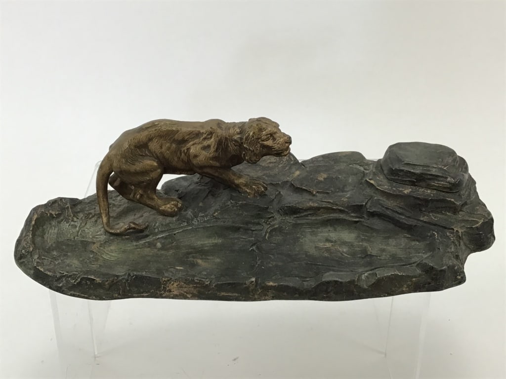 Antique metal inkwell: Antique metal inkwell