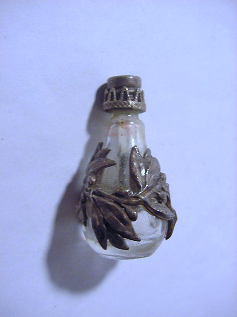 ANTIQUE PERFUME BOTTLE (1 of 6)
