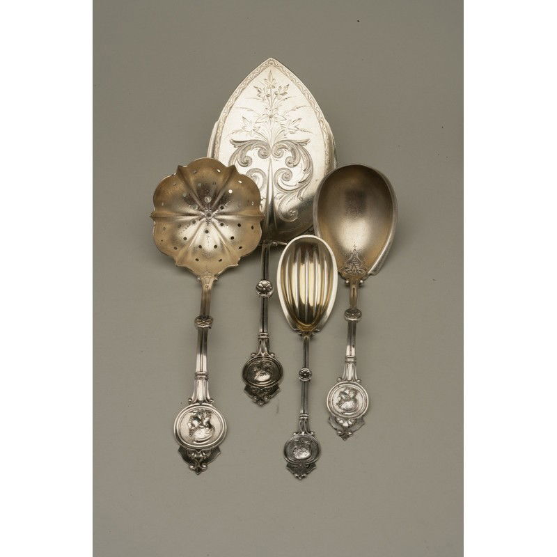 Four Coin Silver Serving Pieces, Medallion Pattern (1 of 6)