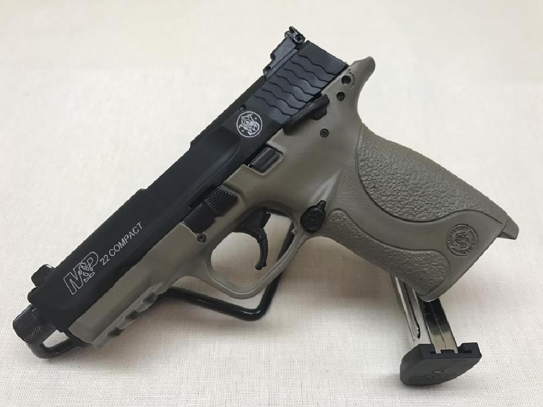 Smith & Wesson M&P .22 LR Flat Dark Earth with Threaded: Precision built to be the most accurate and reliable firearms, M&P pistols are an experience you have to feel to believe. Durable and comfortable, they are capable of handling as many rounds as you ar