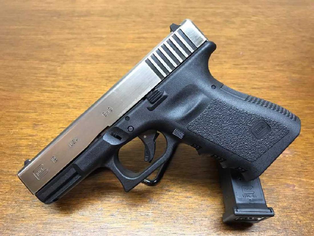 Glock 19 Battleworn Slide 9mm: The GLOCK 19 is ideal for a more versatile role because of its reduced dimensions when compared to the standard sized option. Chambered in 9x19, the G19 has found worldwide acclaim with both private a