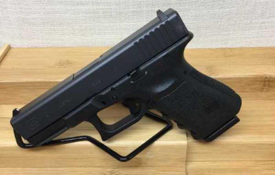 Glock 19 Gen 3 with 2 mags: The GLOCK 19 is ideal for a more versatile role because of its reduced dimensions when compared to the standard sized option. Chambered in 9x19, the G19 has found worldwide acclaim with both private a