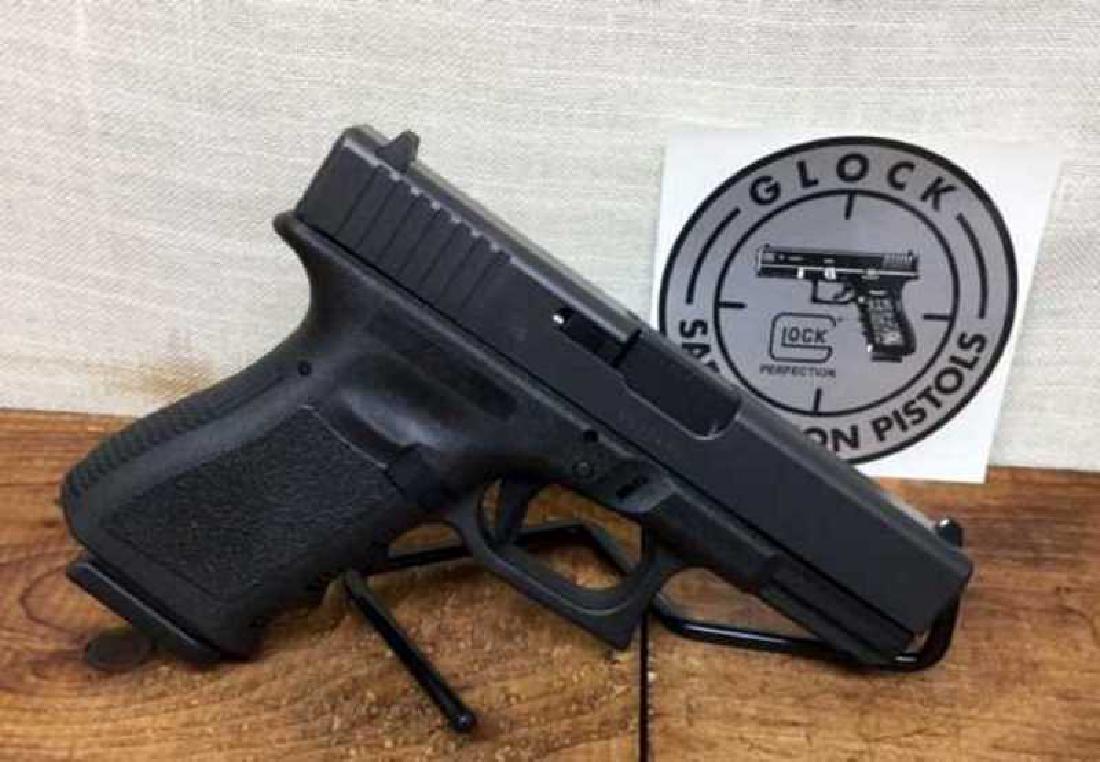 Glock 19 Gen 3 9mm Semi Auto w/ 2 Mags: The GLOCK 19 is ideal for a more versatile role because of its reduced dimensions when compared to the standard sized option. Chambered in 9x19, the G19 has found worldwide acclaim with both private a