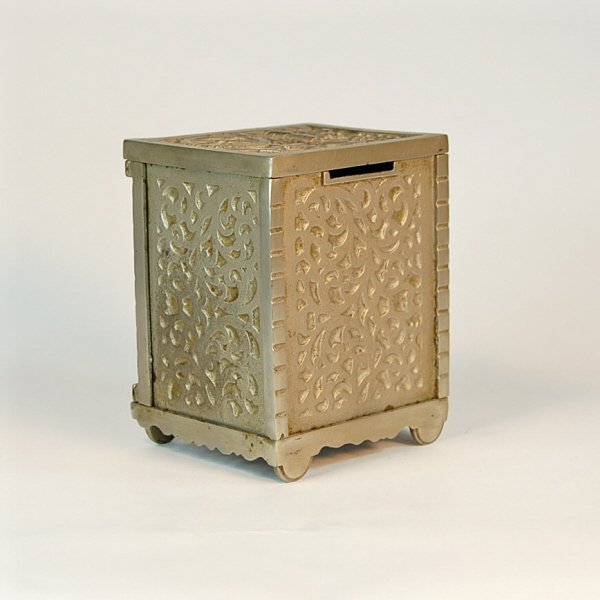 Kenton "The Bank of Industry" Cast Iron safe bank - 2