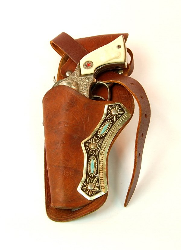 "Texan Jr." cap pistol in Holster: Hubley 9 1/2 in. long