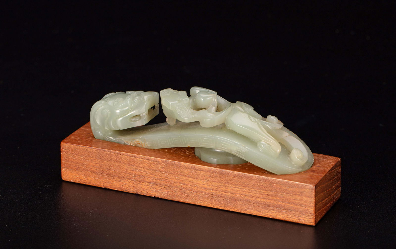 QING WHITE JADE DRAGON BELT HOOK (1 of 9)
