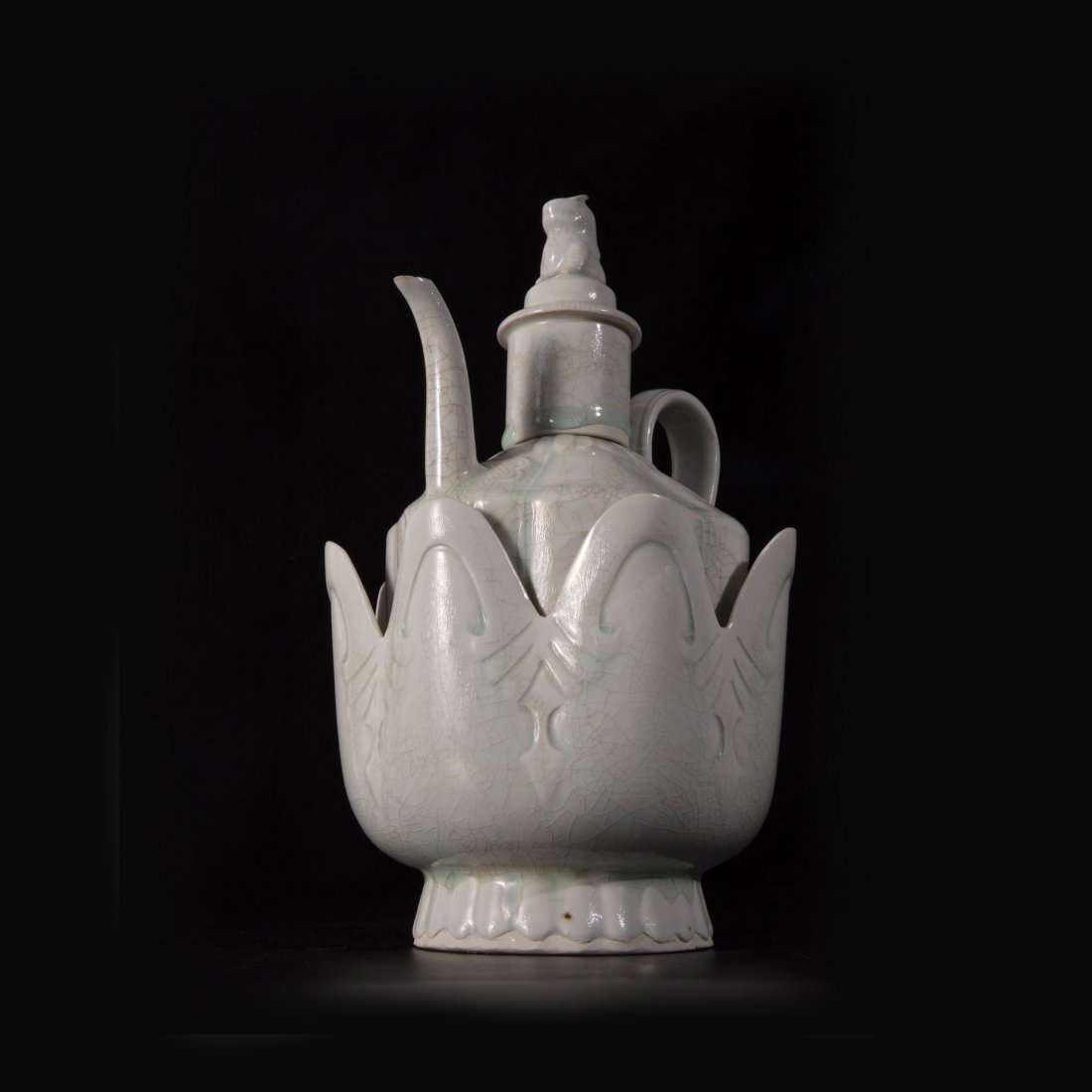A Chinese Hetian Qingbai Teapot Song Dynasty (960-1279): 31237 A Chinese Hetian Qingbai Song Dynasty （960-1279） 宋代湖田窑影青温壶 H:28cm 来源:The Collection of Japanese Gallery