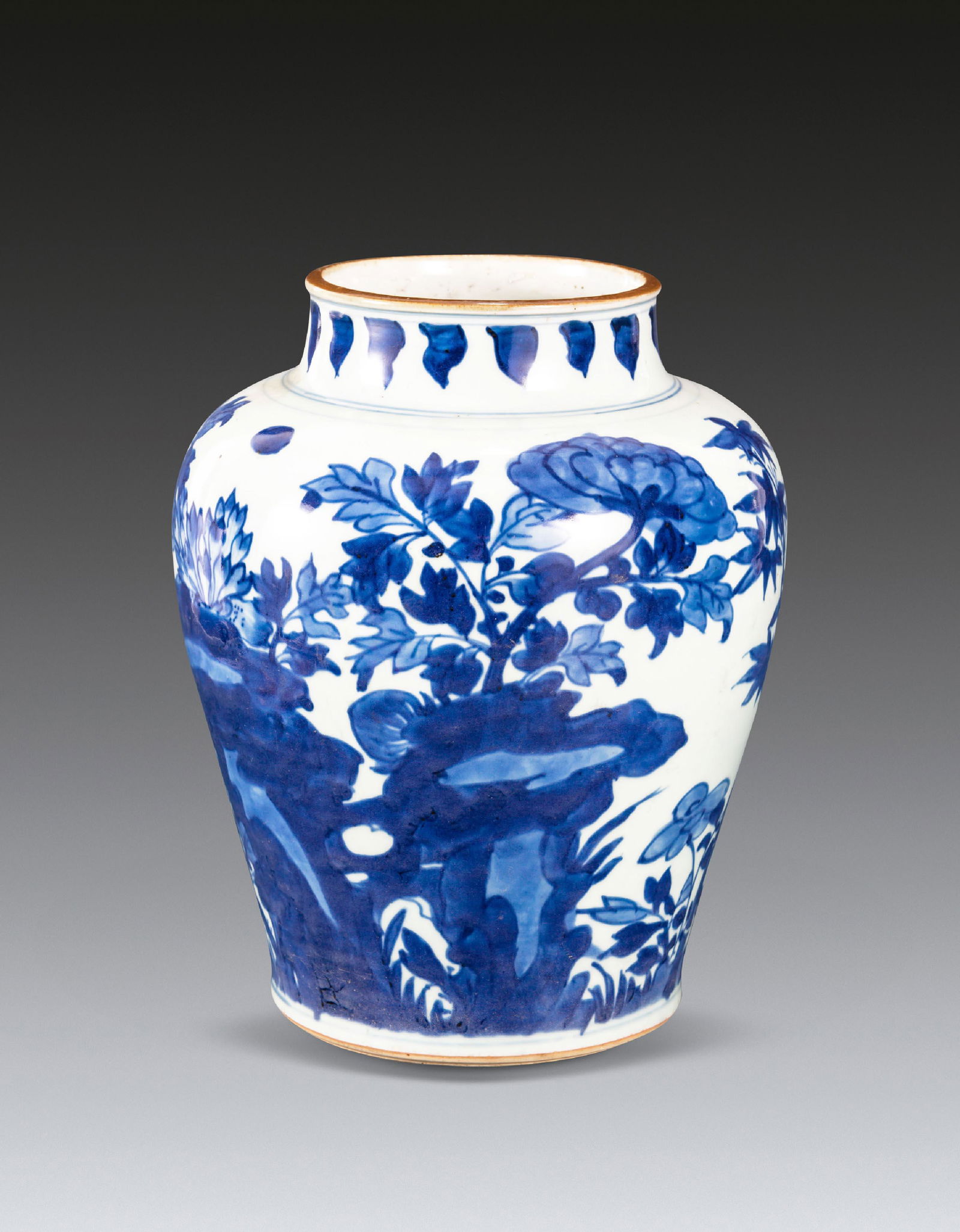 A Chinese Blue and White flower Jar Ming Chongzheng 1610-1644 (1 of 10)