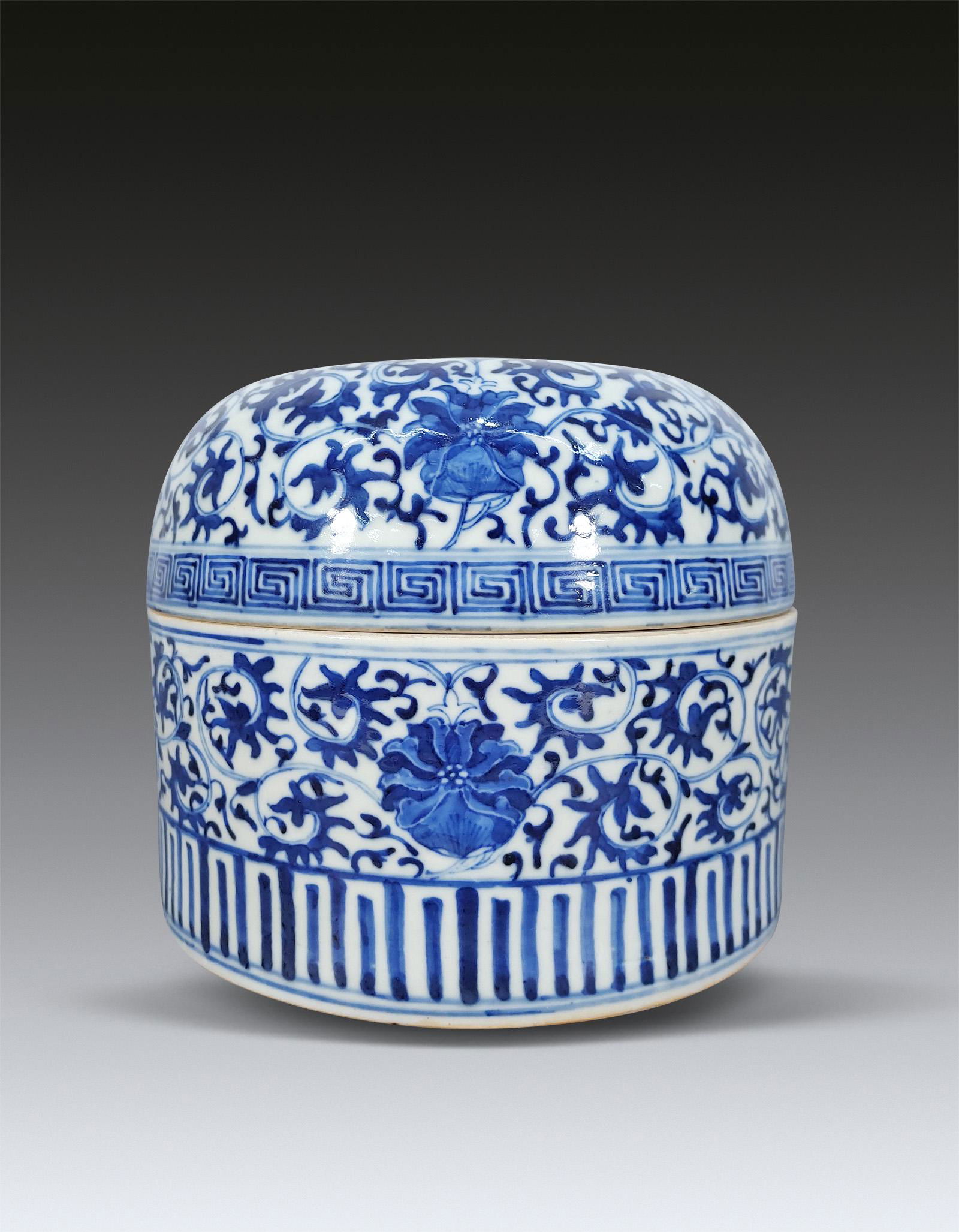A Chinese Blue and White Flower Box 1644-1912 (1 of 8)